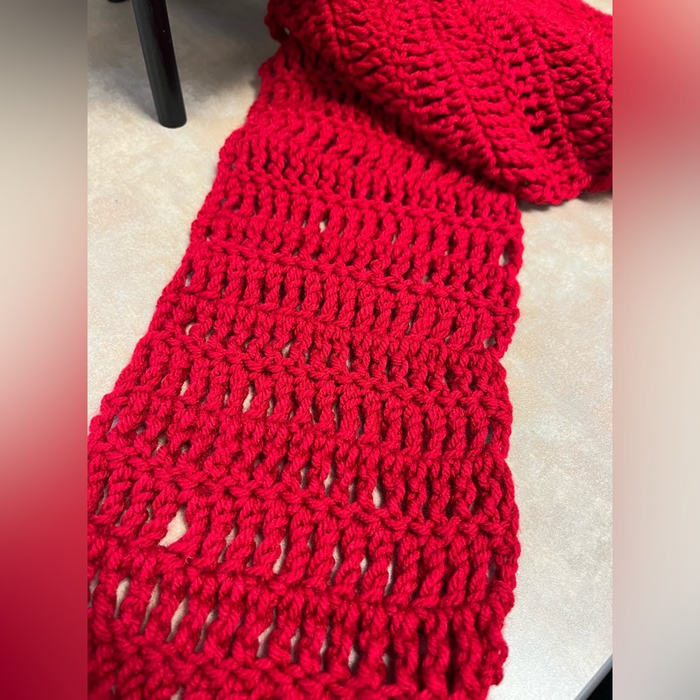 Handmade Knitted Red Scarf and Mittens Set Brand New - Picture 3 of 3